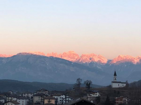 Appartamento luminoso, giardino, vista Dolomiti.